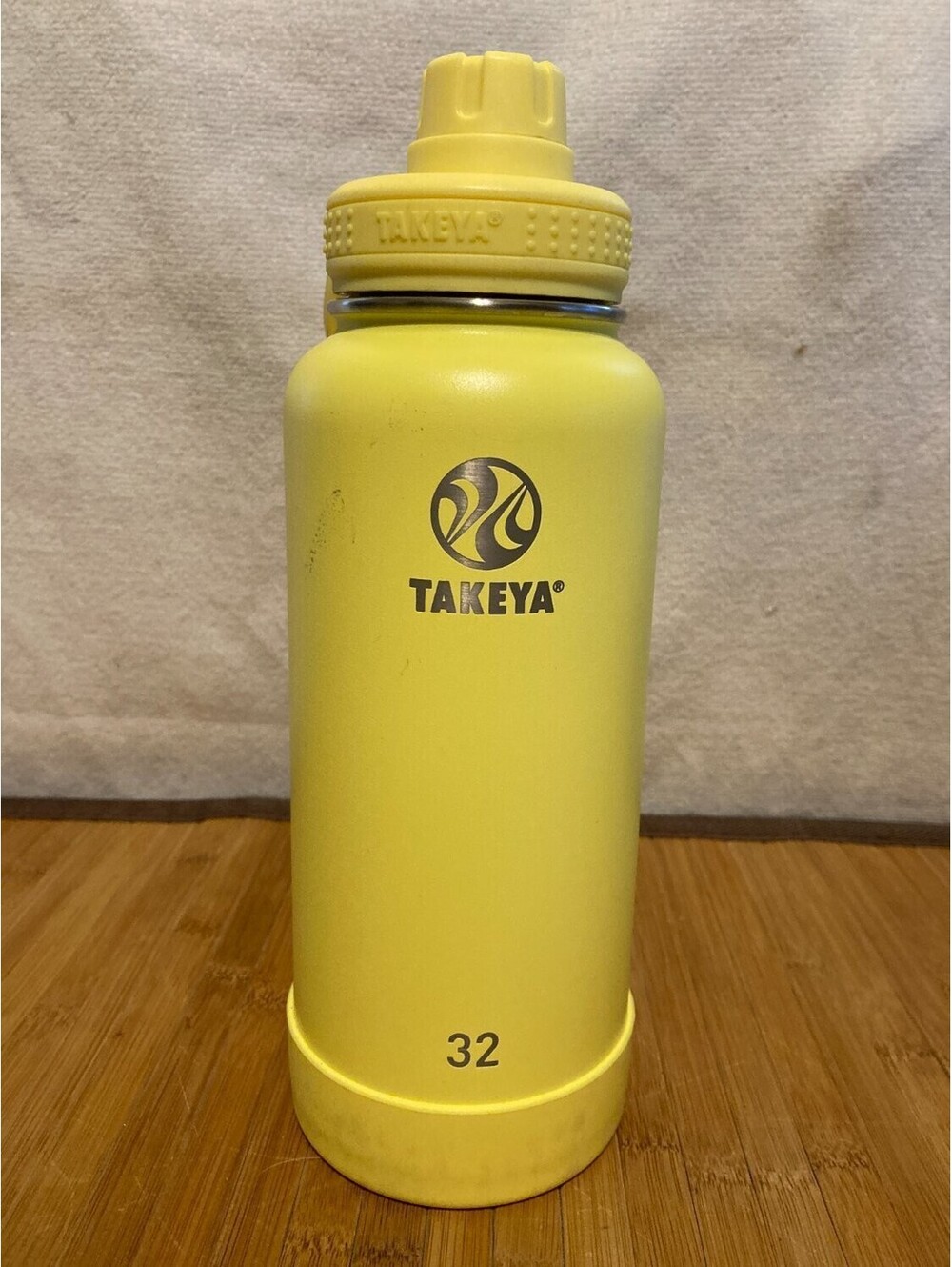Takeya Actives 32 oz Insulated Stainless Steel Water Bottle Yellow Spout Lid